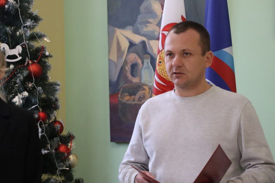 В Северодонецке в рамках партпроекта "Историческая память" галерее искусств переданы портреты Героев России, погибших при освобождении города В Северодонецке в рамках партпроекта "Историческая память" галерее искусств переданы портреты Героев России, погибших при освобождении города