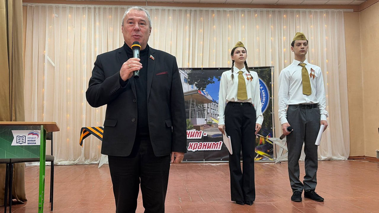 В Старобельской средней школе №3 увековечили имя дважды Героя СССР Евгения Быковского В Старобельской средней школе №3 увековечили имя дважды Героя СССР Евгения Быковского