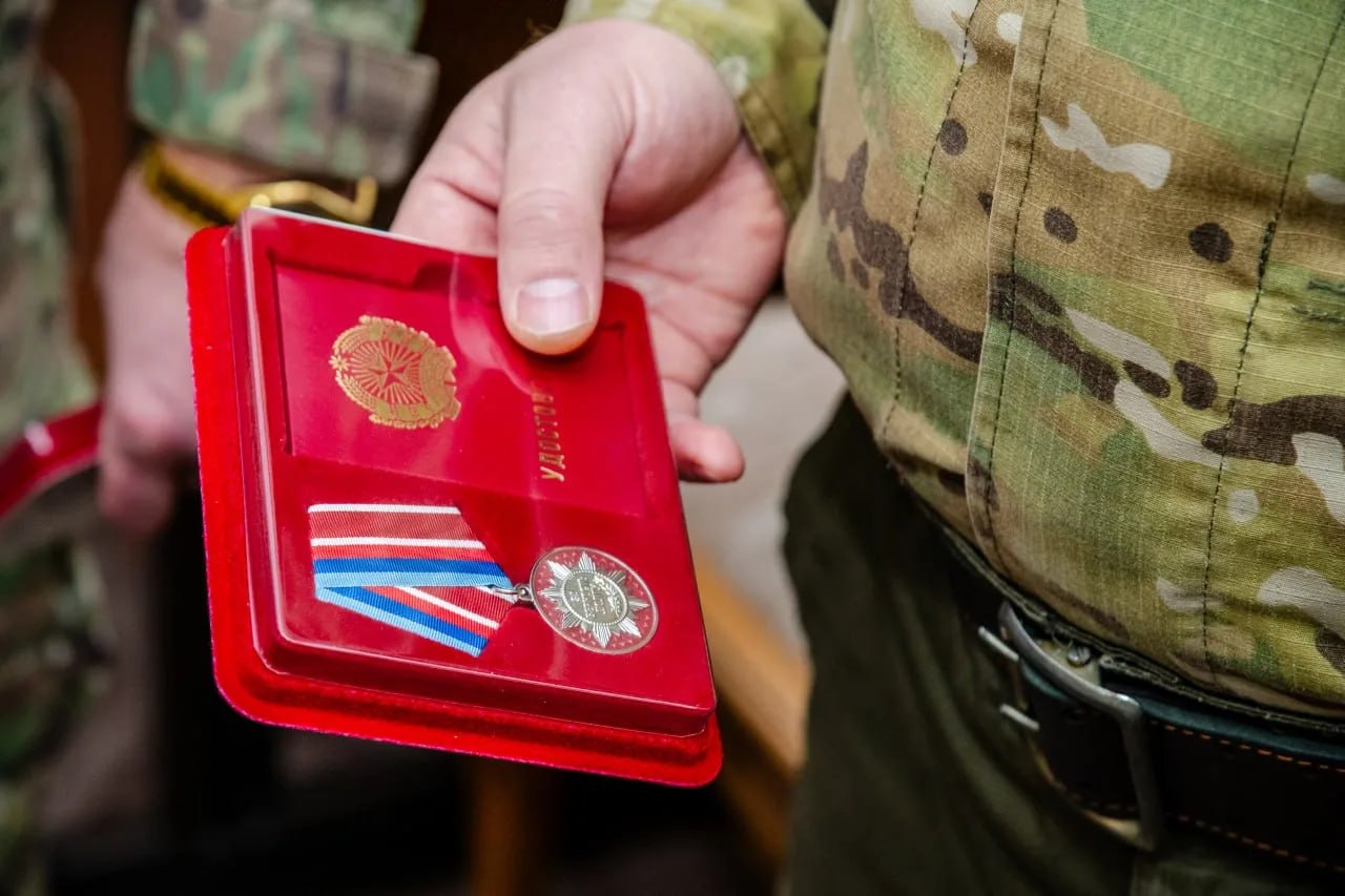 Защитники Отечества получили награды за подвиг, совершенный при обороне Луганска в 2014 году Защитники Отечества получили награды за подвиг, совершенный при обороне Луганска в 2014 году