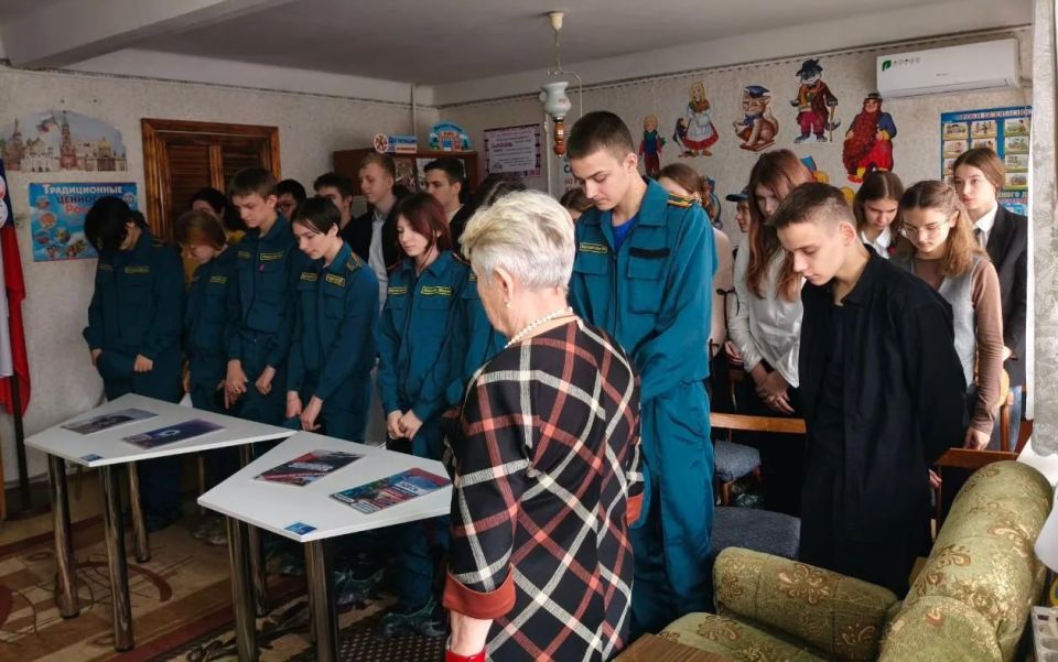 В библиотеке-филиале № 3 АГЦБС прошел урок мужества: "Сталинград — пароль Победы", посвященный одной из ключевых битв Великой Отечественной войны В библиотеке-филиале № 3 АГЦБС прошел урок мужества: "Сталинград — пароль Победы", посвященный одной из ключевых битв Великой Отечественной войны