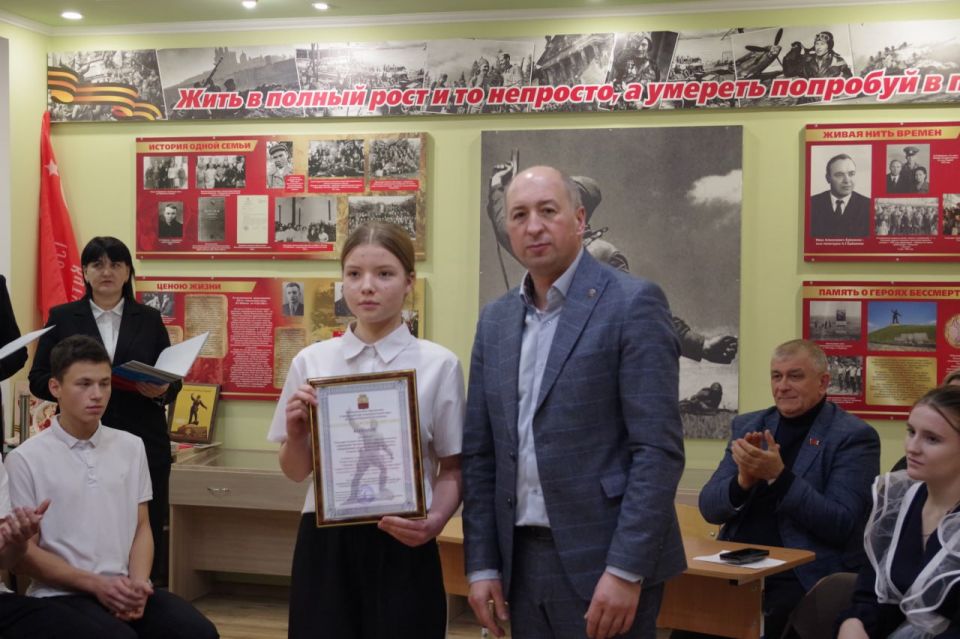 Сергей Крамаренко: На базе Хорошенской средней школы им. А. Г. Еременко прошел телемост в рамках подписанного Соглашения о сотрудничестве между городом федерального значения Санкт-Петербургом и Славяносербским муниципальным... Сергей Крамаренко: На базе Хорошенской средней школы им. А. Г. Еременко прошел телемост в рамках подписанного Соглашения о сотрудничестве между городом федерального значения Санкт-Петербургом и Славяносербским муниципальным...