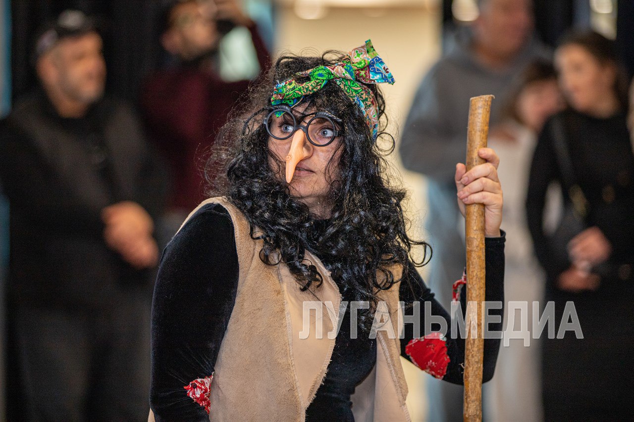 Дед Мороз из Удмуртии поздравил детей ЛНР с Новым годом Дед Мороз из Удмуртии поздравил детей ЛНР с Новым годом