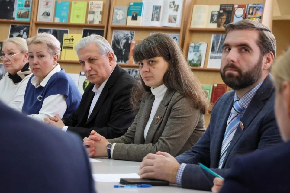 В Луганске обсудили вопросы сохранения духовно-нравственных ценностей и культуры В Луганске обсудили вопросы сохранения духовно-нравственных ценностей и культуры