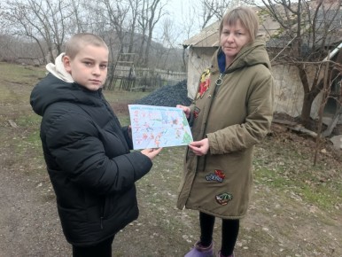 В творческом объединении «Азбука натуралиста» прошла уличная акция в преддверии зимних каникул с распространением памяток «Безопасность детей на дорогах зимой»