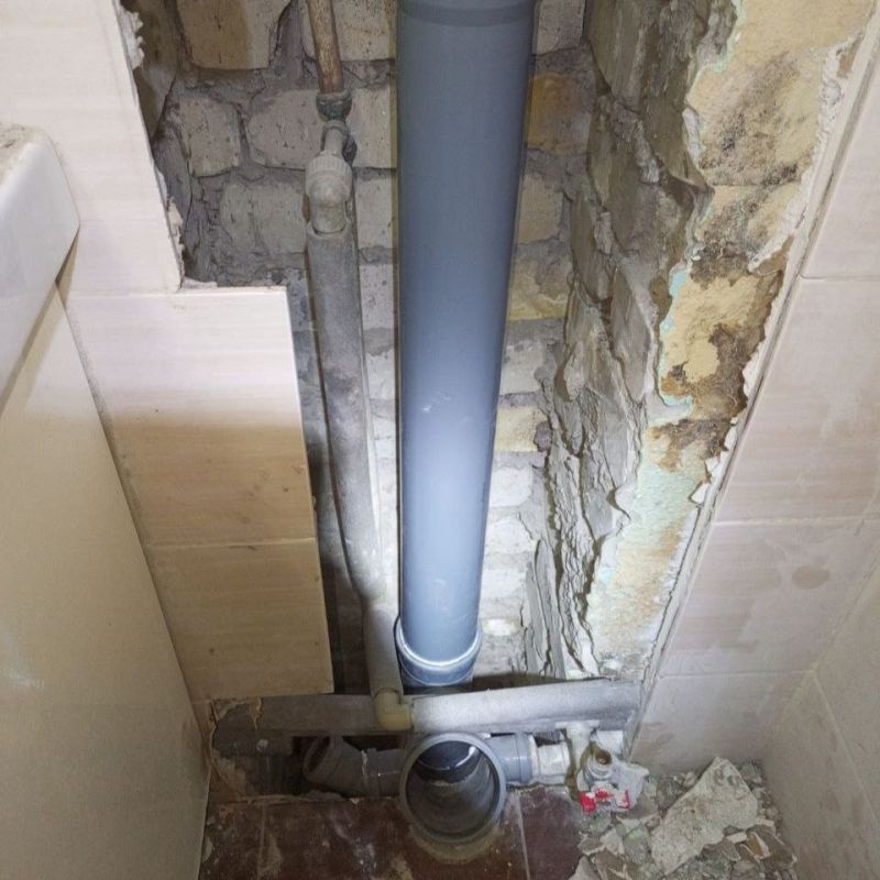 Сотрудники Краснодонского филиала Единой управляющей компании (ЕУК) продолжают работу по улучшению состояния жилого фонда на территории своего обслуживания Сотрудники Краснодонского филиала Единой управляющей компании (ЕУК) продолжают работу по улучшению состояния жилого фонда на территории своего обслуживания