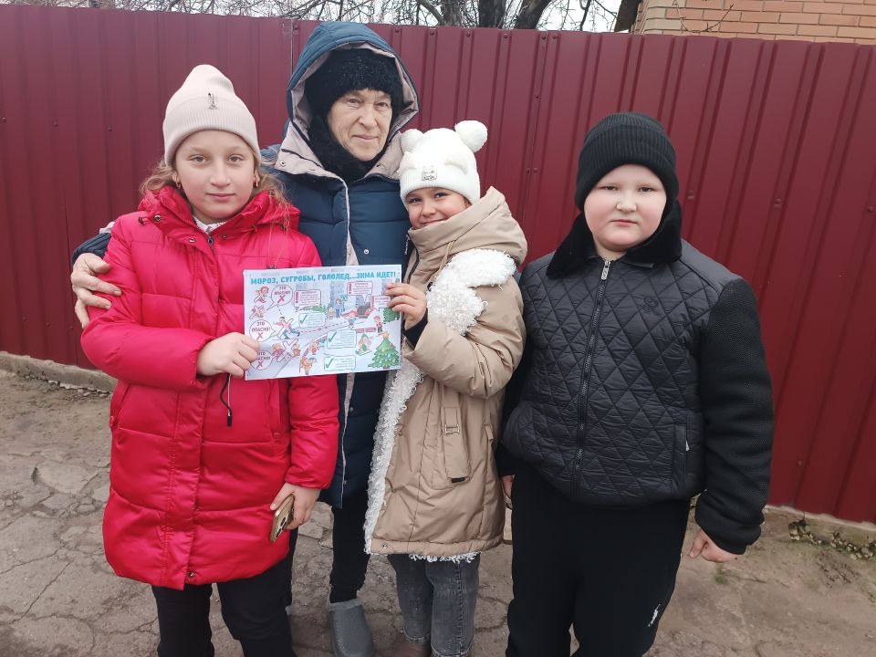 В творческом объединении «Азбука натуралиста» прошла уличная акция в преддверии зимних каникул с распространением памяток «Безопасность детей на дорогах зимой» В творческом объединении «Азбука натуралиста» прошла уличная акция в преддверии зимних каникул с распространением памяток «Безопасность детей на дорогах зимой»