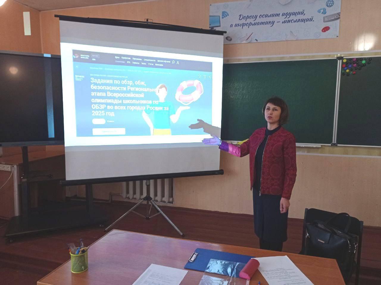 В Красном Луче состоялся теоретический семинар для учителей ОБЗР В Красном Луче состоялся теоретический семинар для учителей ОБЗР