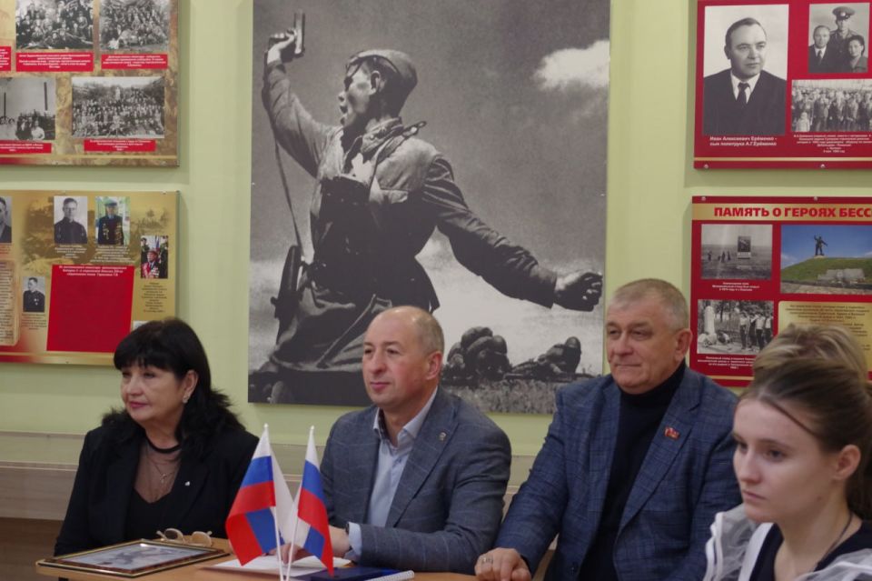 Сергей Крамаренко: На базе Хорошенской средней школы им. А. Г. Еременко прошел телемост в рамках подписанного Соглашения о сотрудничестве между городом федерального значения Санкт-Петербургом и Славяносербским муниципальным... Сергей Крамаренко: На базе Хорошенской средней школы им. А. Г. Еременко прошел телемост в рамках подписанного Соглашения о сотрудничестве между городом федерального значения Санкт-Петербургом и Славяносербским муниципальным...