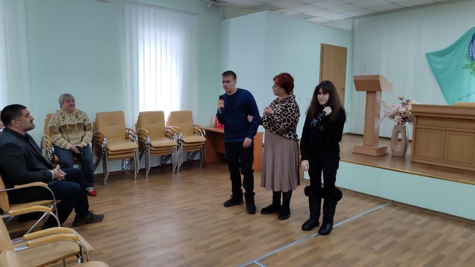 В преддверие Нового года Луганский центр медицины катастроф пришли поздравить юные жители Республики В преддверие Нового года Луганский центр медицины катастроф пришли поздравить юные жители Республики