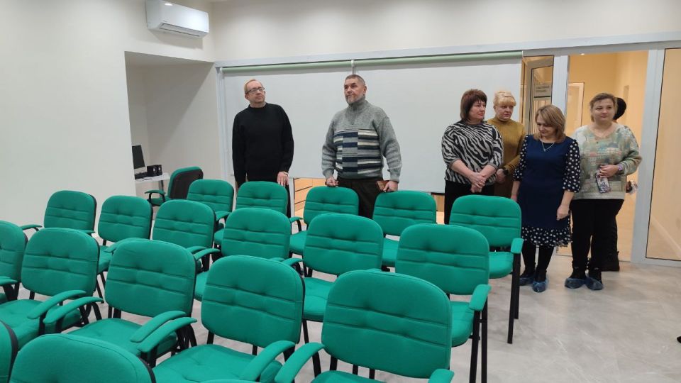 Сотрудники Перевальского районного Дворца культуры посетили модельную библиотеку «Библиопортал» Сотрудники Перевальского районного Дворца культуры посетили модельную библиотеку «Библиопортал»