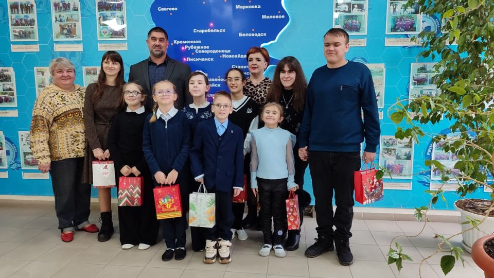 В преддверие Нового года Луганский центр медицины катастроф пришли поздравить юные жители Республики В преддверие Нового года Луганский центр медицины катастроф пришли поздравить юные жители Республики