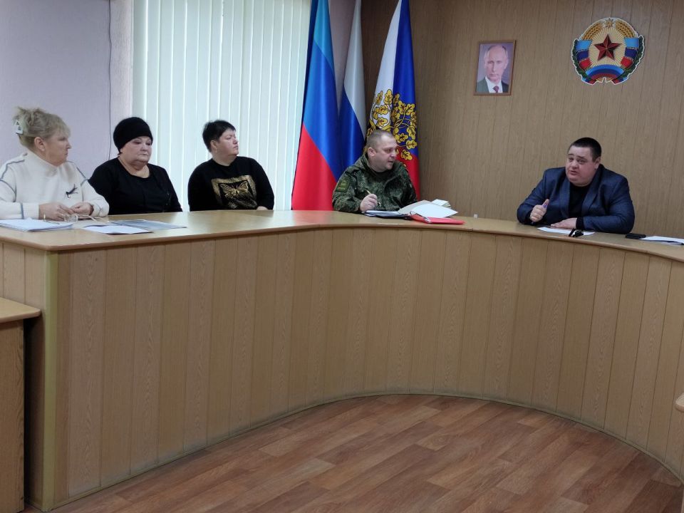 Сегодня в Администрации городского округа город Ровеньки состоялась встреча с семьями военнослужащих, героически погибших при исполнении долга в зоне СВО Сегодня в Администрации городского округа город Ровеньки состоялась встреча с семьями военнослужащих, героически погибших при исполнении долга в зоне СВО