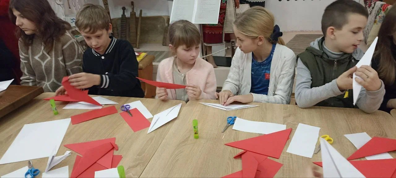 Новогодние традиции сквозь века: в Старобельском музее прошла творческая встреча Новогодние традиции сквозь века: в Старобельском музее прошла творческая встреча