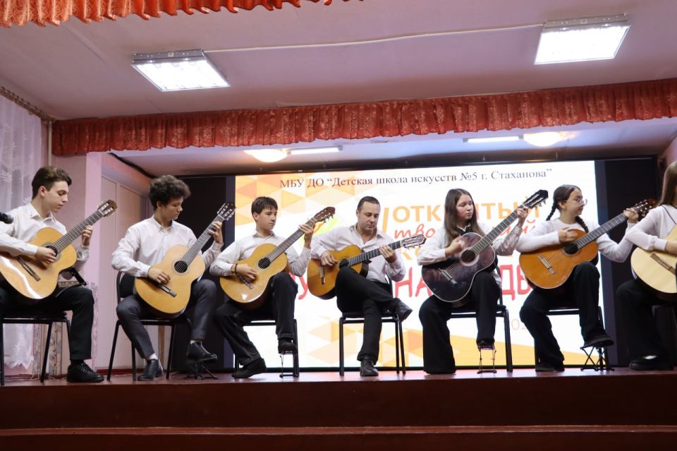 В Детской школе искусств № 5 города Стаханов состоялась церемония награждения победителей IV Открытого конкурса «Лучики надежды» В Детской школе искусств № 5 города Стаханов состоялась церемония награждения победителей IV Открытого конкурса «Лучики надежды»