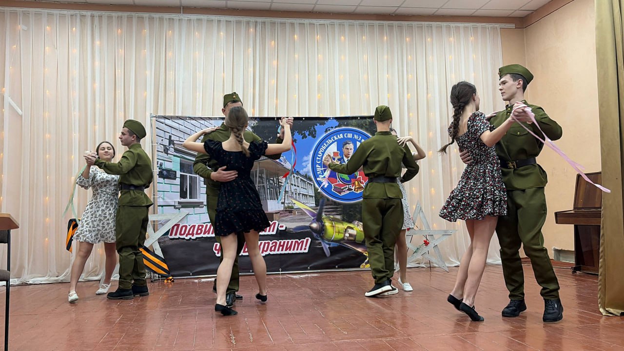 В Старобельской средней школе №3 увековечили имя дважды Героя СССР Евгения Быковского В Старобельской средней школе №3 увековечили имя дважды Героя СССР Евгения Быковского