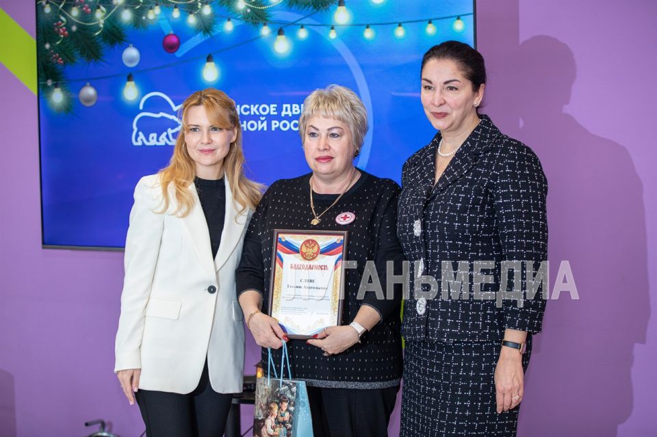 Сенатор РФ от ЛНР Дарья Лантратова поблагодарила за работу активисток «Женского движения Единой России» Сенатор РФ от ЛНР Дарья Лантратова поблагодарила за работу активисток «Женского движения Единой России»