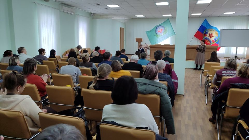 В преддверие Нового года Луганский центр медицины катастроф пришли поздравить юные жители Республики В преддверие Нового года Луганский центр медицины катастроф пришли поздравить юные жители Республики