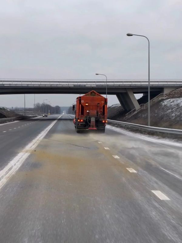 Дорожные службы региона продолжают следить за оперативной обстановкой на автодорогах республики Дорожные службы региона продолжают следить за оперативной обстановкой на автодорогах республики