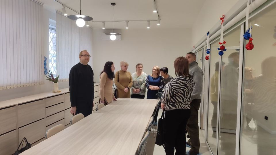 Сотрудники Перевальского районного Дворца культуры посетили модельную библиотеку «Библиопортал»