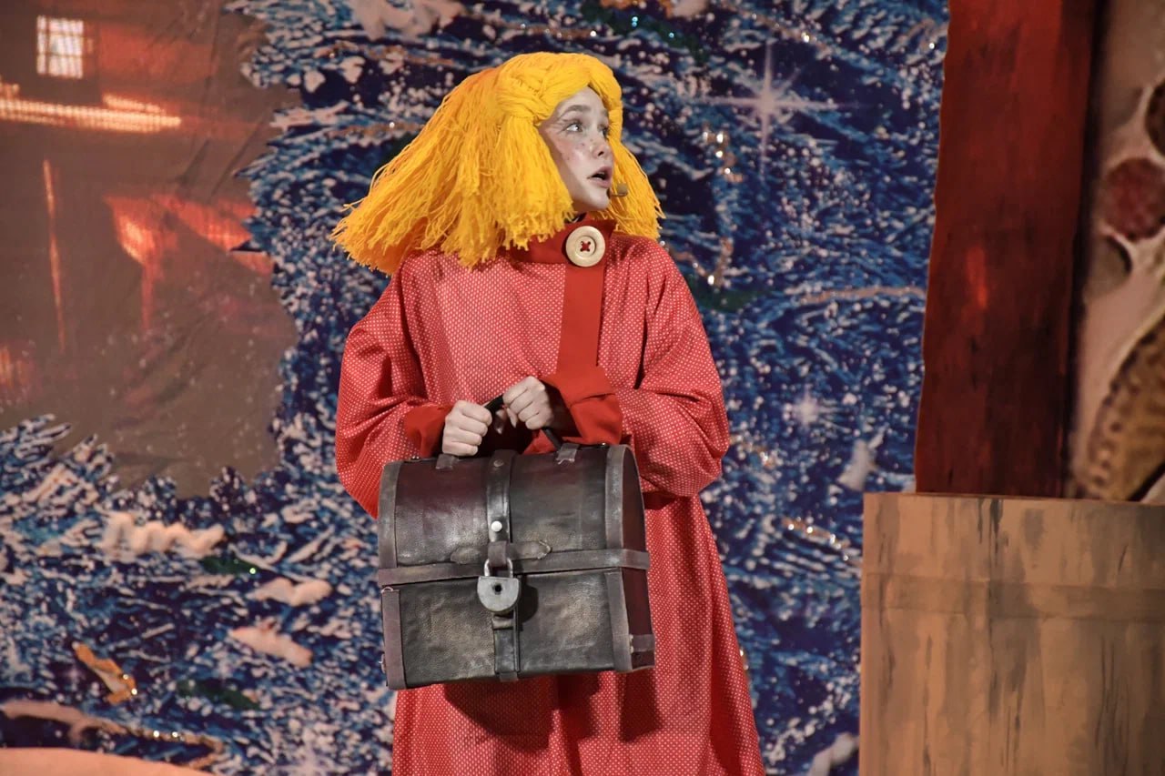 В Луганской академической филармонии состоялась премьера новогоднего представления «Как Домовой Новый год переполошил» В Луганской академической филармонии состоялась премьера новогоднего представления «Как Домовой Новый год переполошил»