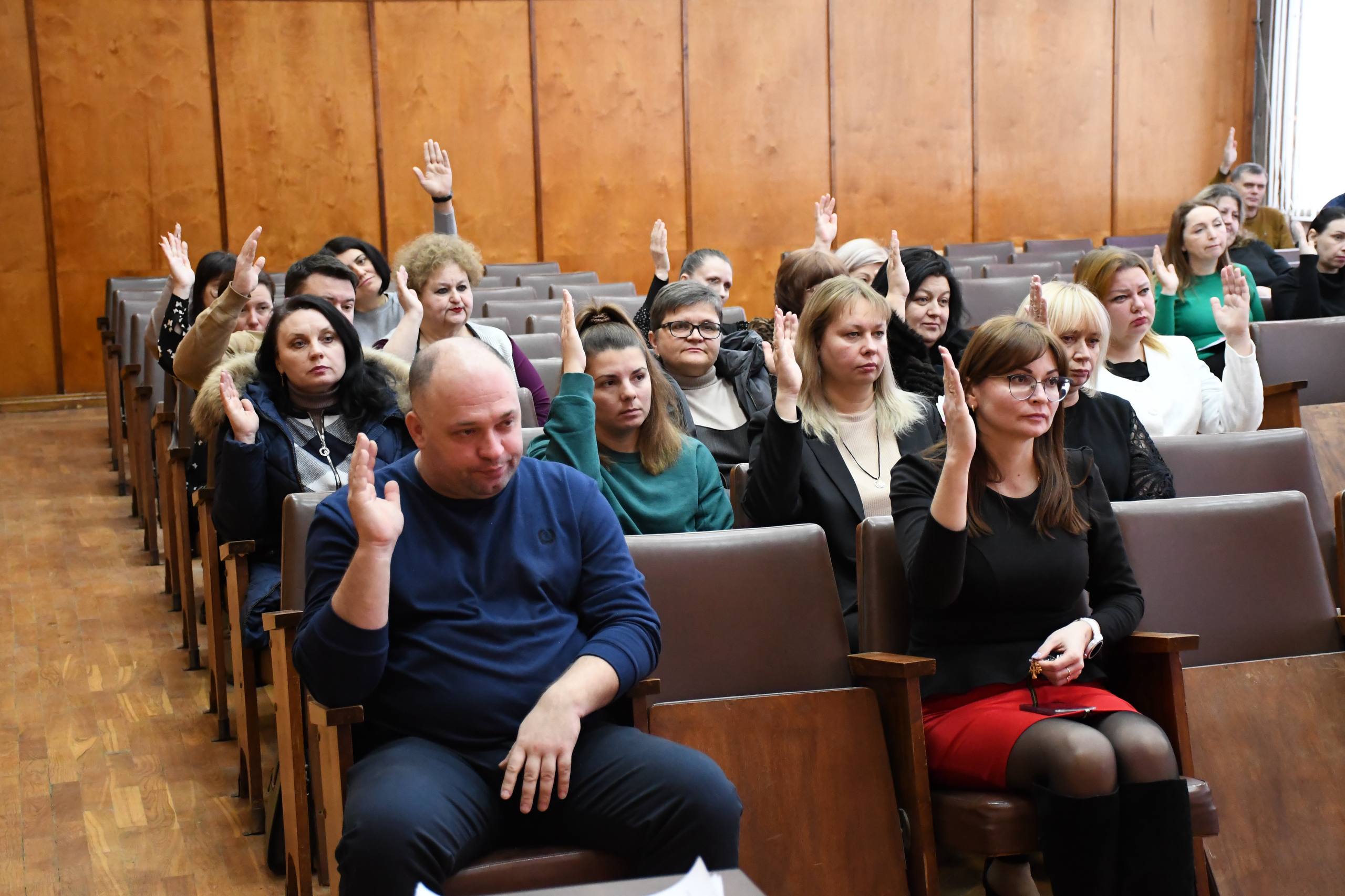 В Первомайске под председательством Светланы Пшеничниковой состоялись публичные слушания по проекту решения Совета городского округа город Первомайск Луганской Народной Республики «О бюджете муниципального образования... В Первомайске под председательством Светланы Пшеничниковой состоялись публичные слушания по проекту решения Совета городского округа город Первомайск Луганской Народной Республики «О бюджете муниципального образования...
