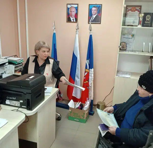 Выездной прием специалистов ГБУ ЛНР «МФЦ» прошел в Станично-Луганском муниципальном округе в с. Нижнетеплое Выездной прием специалистов ГБУ ЛНР «МФЦ» прошел в Станично-Луганском муниципальном округе в с. Нижнетеплое