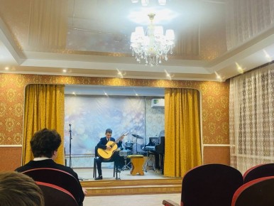 В Лутугинской детской музыкальной школе имени А. П. Тертычного состоялся академический концерт по классу гитары, продемонстрировавший достижения учащихся и их преподавателей