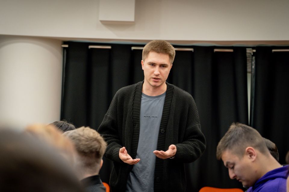 Михаил Голубович: Провели «сверку часов» с представителями наших молодёжных НКО в Доме молодёжи Михаил Голубович: Провели «сверку часов» с представителями наших молодёжных НКО в Доме молодёжи