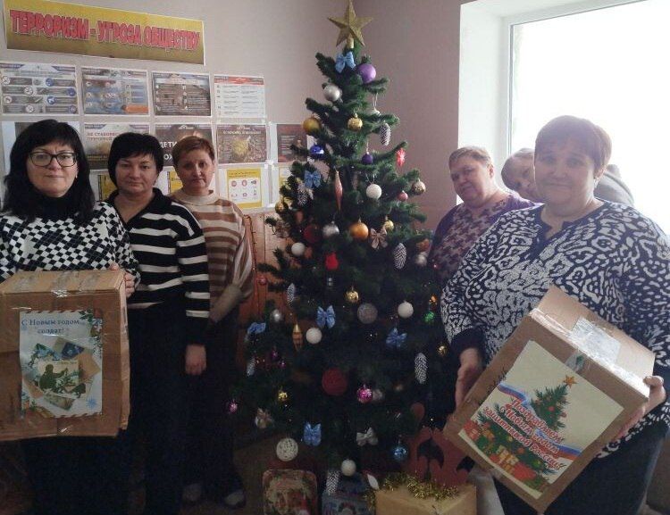 Новогоднее тепло для героев: Библиотека и школьники поддержали участников СВО Новогоднее тепло для героев: Библиотека и школьники поддержали участников СВО