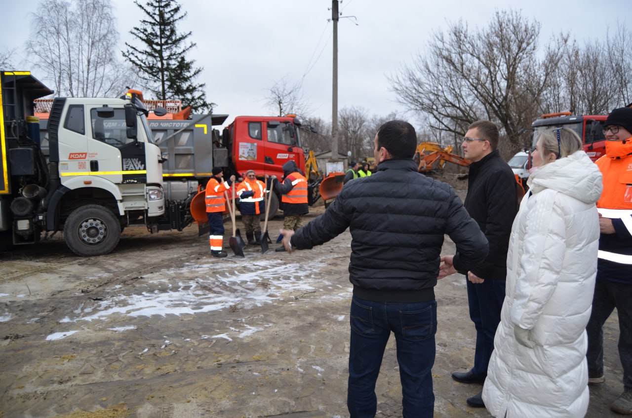 Евгений Морозов: В Брянке открылся и приступил к работе новый дорожный участок ООО "Проектстрой", который будет заниматься круглогодичным содержанием и обслуживанием автомобильной дороги 43К04... Евгений Морозов: В Брянке открылся и приступил к работе новый дорожный участок ООО "Проектстрой", который будет заниматься круглогодичным содержанием и обслуживанием автомобильной дороги 43К04...