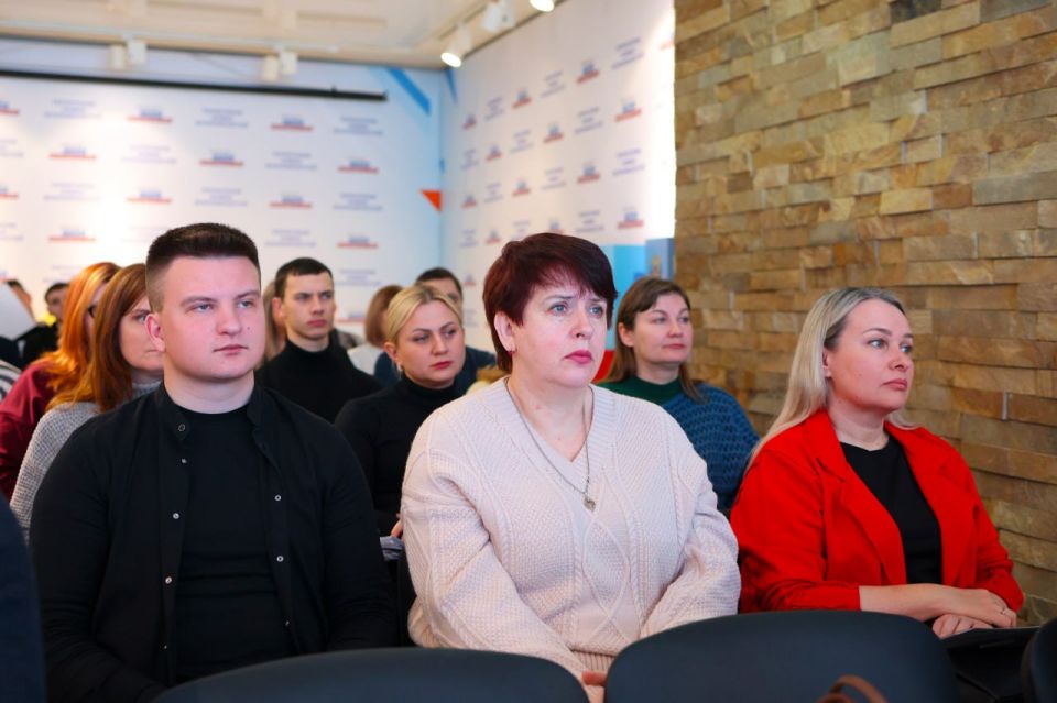Константин Бутримов: Руководители структурных подразделений Аппарата НС ЛНР провели семинар-практикум для помощников депутатов Парламента республики Константин Бутримов: Руководители структурных подразделений Аппарата НС ЛНР провели семинар-практикум для помощников депутатов Парламента республики