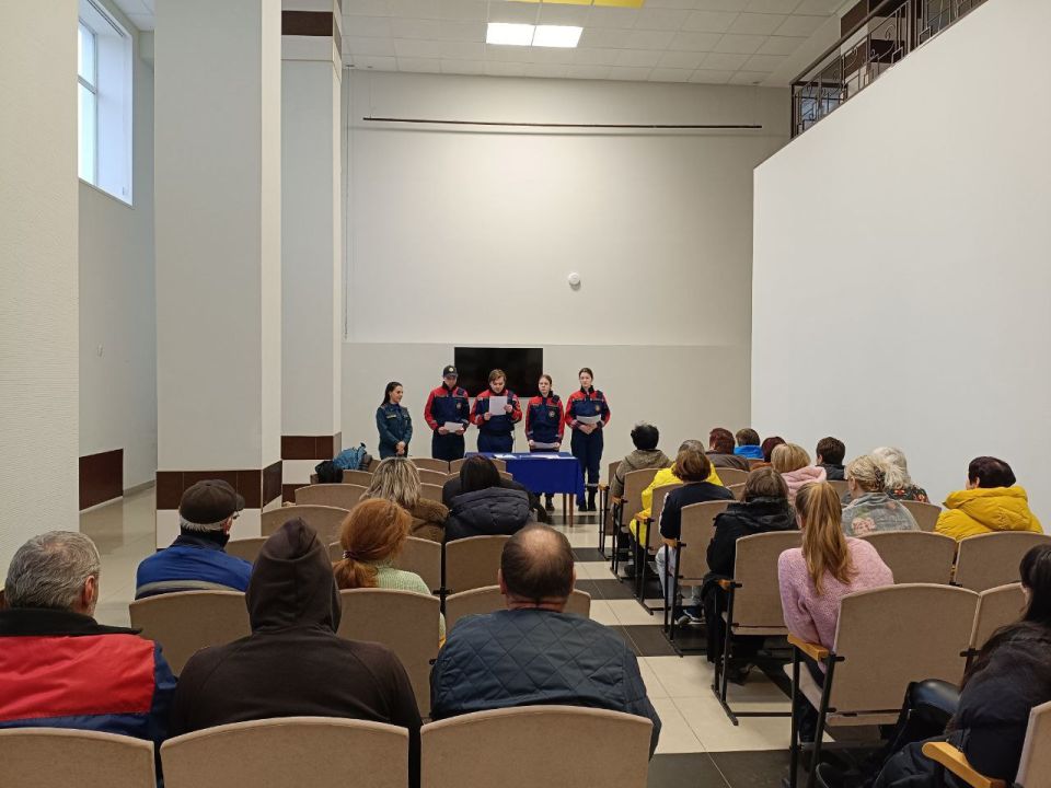 Профилактический инструктаж для сотрудников Дворца культуры Строителей от МЧС и добровольцев «СТИмул» Профилактический инструктаж для сотрудников Дворца культуры Строителей от МЧС и добровольцев «СТИмул»