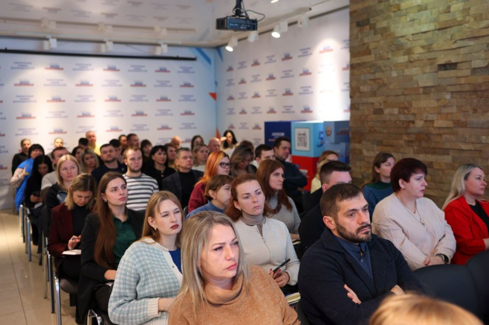 Константин Бутримов: Руководители структурных подразделений Аппарата НС ЛНР провели семинар-практикум для помощников депутатов Парламента республики Константин Бутримов: Руководители структурных подразделений Аппарата НС ЛНР провели семинар-практикум для помощников депутатов Парламента республики