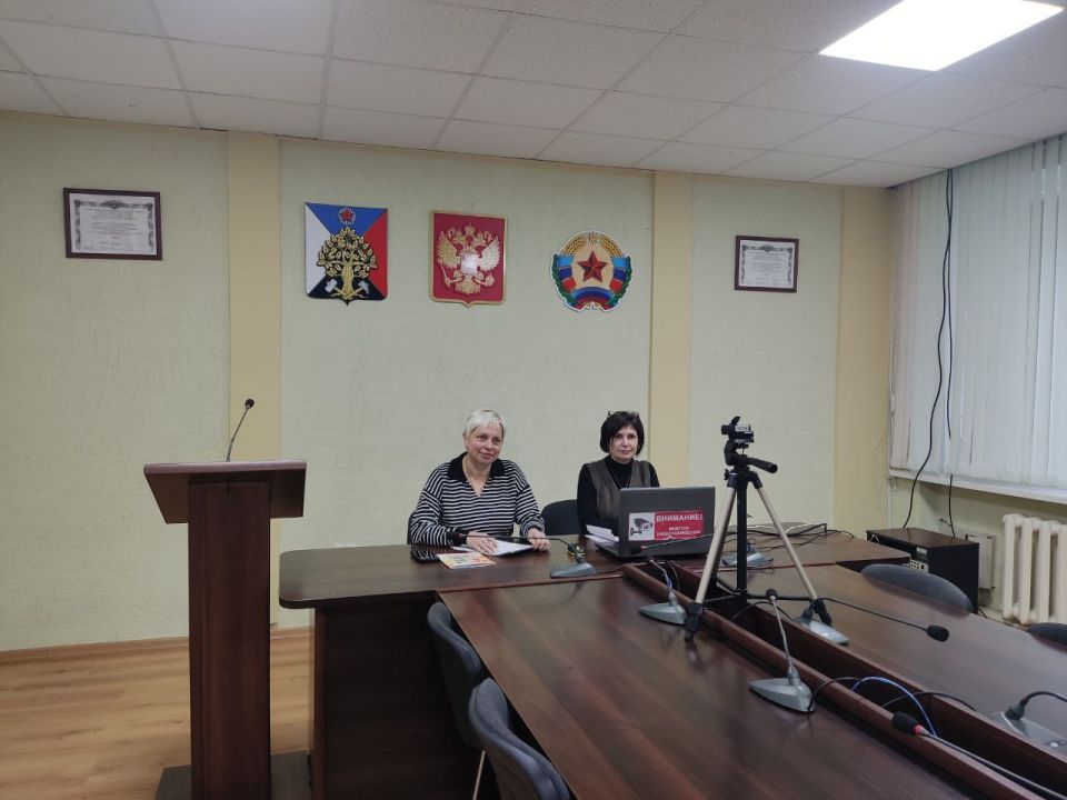 Сегодня сотрудники управления архитектуры, градостроительства и земельных отношений приняли участие в совещание в режиме ВКС, проводимым Министерством имущественных и земельных отношений ЛНР Сегодня сотрудники управления архитектуры, градостроительства и земельных отношений приняли участие в совещание в режиме ВКС, проводимым Министерством имущественных и земельных отношений ЛНР