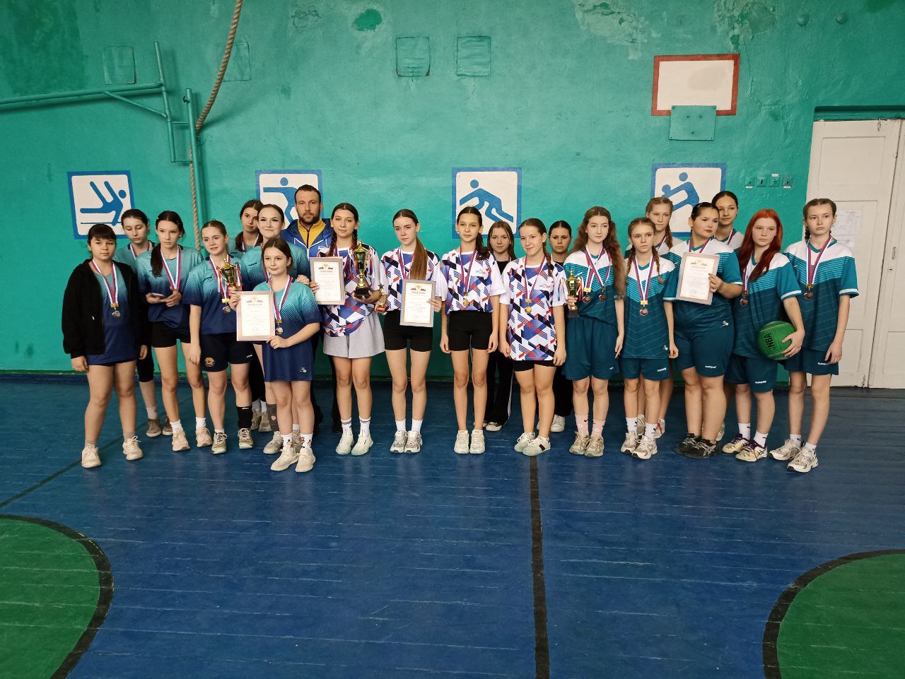 Юные баскетболистки Меловского округа продемонстрировали спортивный дух в рамках проекта “Детский спорт” Юные баскетболистки Меловского округа продемонстрировали спортивный дух в рамках проекта “Детский спорт”