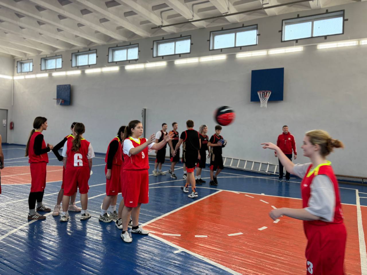 Участвуя в КЭС-Баскете, Ровеньковская школа № 3 им. А.Ф. Бурды получает поддержку и развитие Участвуя в КЭС-Баскете, Ровеньковская школа № 3 им. А.Ф. Бурды получает поддержку и развитие