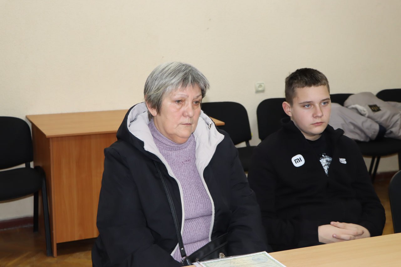 Евгений Бондарь: Еще одну встречу с родными погибших участников спецоперации провел сегодня мой заместитель Игорь Моряков в городе Лутугино Евгений Бондарь: Еще одну встречу с родными погибших участников спецоперации провел сегодня мой заместитель Игорь Моряков в городе Лутугино