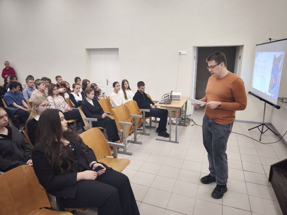 В рамках выполнения плана по проведению профориентационных мероприятий 17 декабря 2025 года в ГБОУ ЛНР «Славяносербская СШ им. Д. Полянского» прошла встреча с учащимися старших классов В рамках выполнения плана по проведению профориентационных мероприятий 17 декабря 2025 года в ГБОУ ЛНР «Славяносербская СШ им. Д. Полянского» прошла встреча с учащимися старших классов