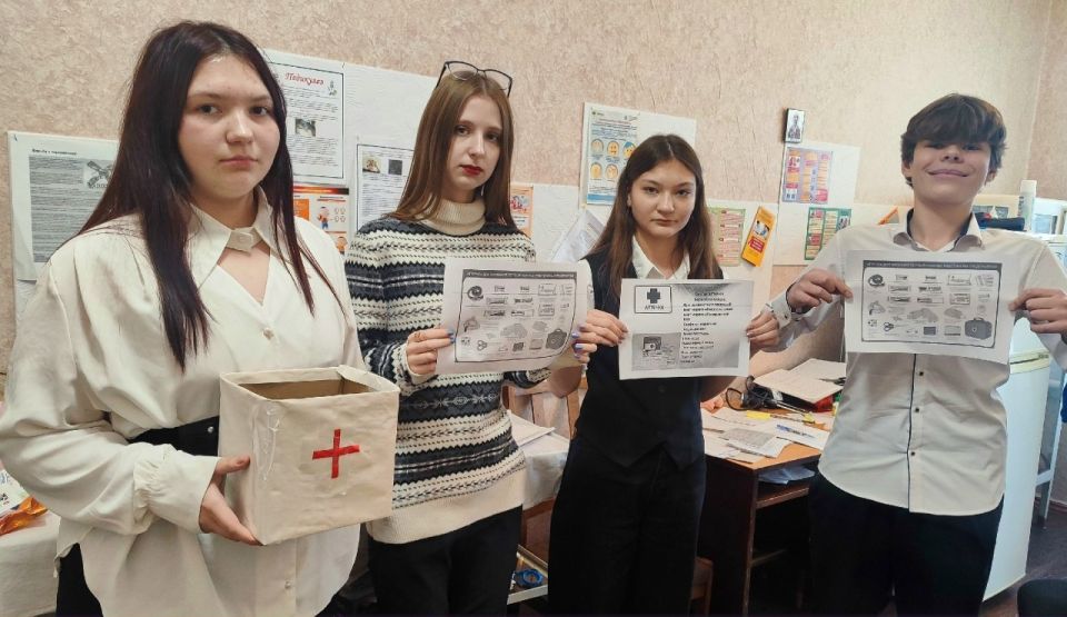 В Лутугинском средней школе №2 поддержали акцию «Наша аптечка скорой помощи» В Лутугинском средней школе №2 поддержали акцию «Наша аптечка скорой помощи»