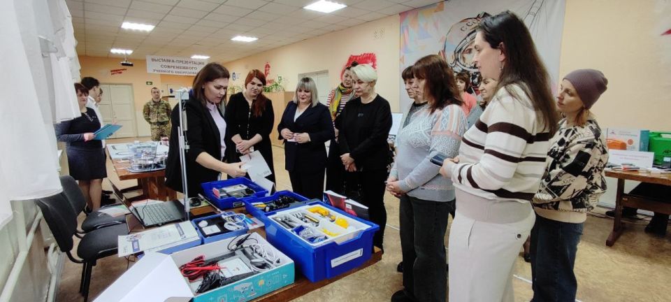18 декабря в ГБОУ ЛНР «Краснолучская школа № 10 им. А.С. Пушкина» состоялась уникальная выставка-презентация нового учебного оборудования 18 декабря в ГБОУ ЛНР «Краснолучская школа № 10 им. А.С. Пушкина» состоялась уникальная выставка-презентация нового учебного оборудования