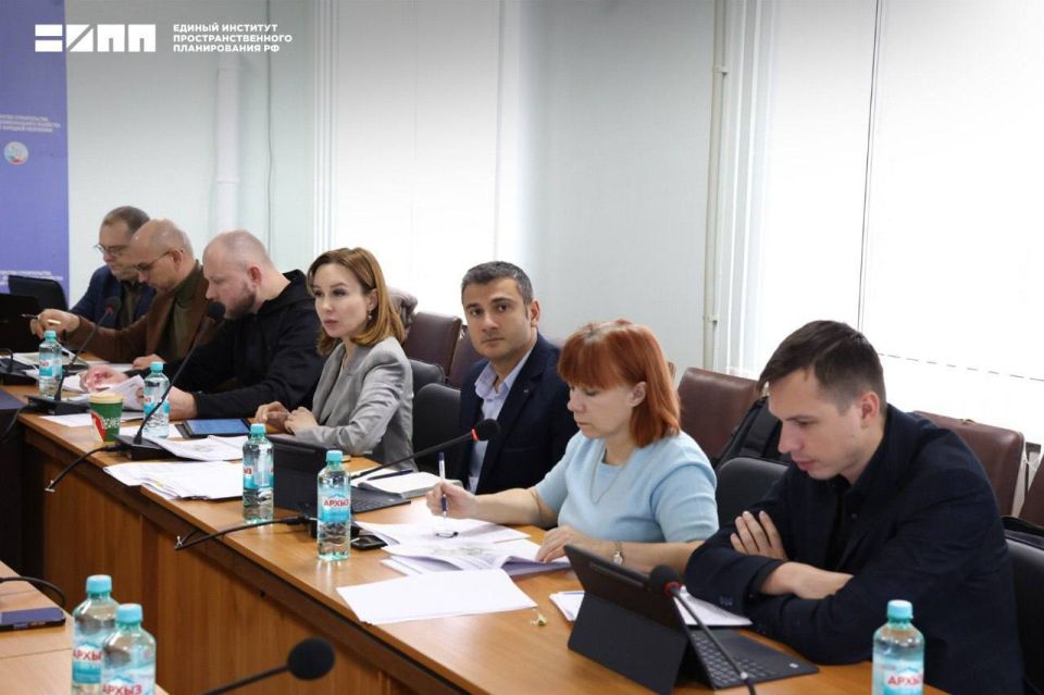 Единый институт пространственного планирования (ЕИПП) РФ предложил возродить в Станично-Луганском муниципальном округе тепличные и рыбоводческие хозяйства Единый институт пространственного планирования (ЕИПП) РФ предложил возродить в Станично-Луганском муниципальном округе тепличные и рыбоводческие хозяйства