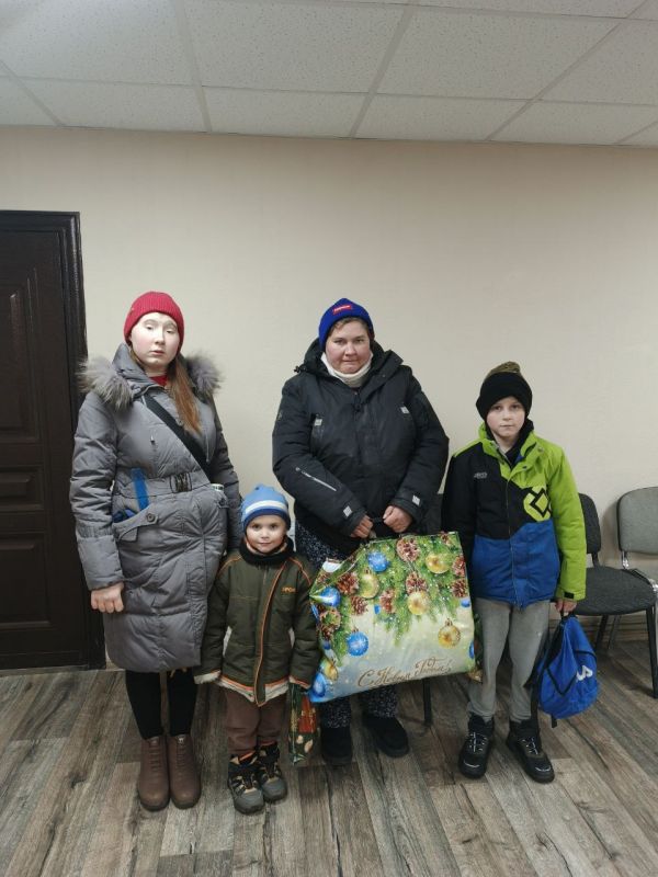 Новогодняя акция в Краснодоне: помощь семьям с детьми Новогодняя акция в Краснодоне: помощь семьям с детьми