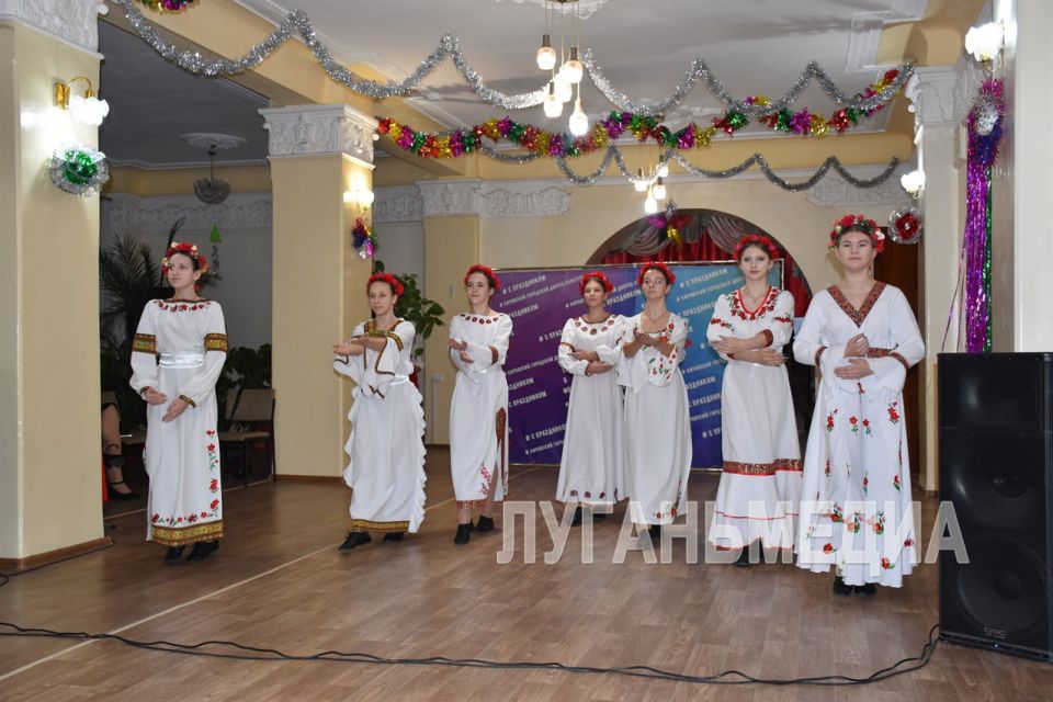 В Кировске представили танцевальную постановку «Сила духа русских женщин» В Кировске представили танцевальную постановку «Сила духа русских женщин»