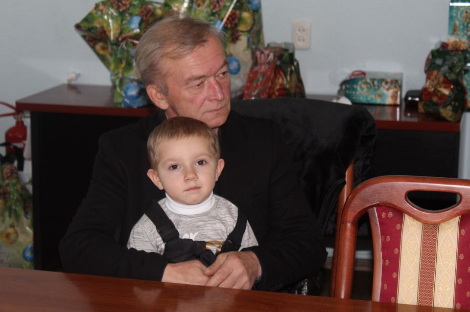 Новогодняя акция в Краснодоне: помощь семьям с детьми Новогодняя акция в Краснодоне: помощь семьям с детьми