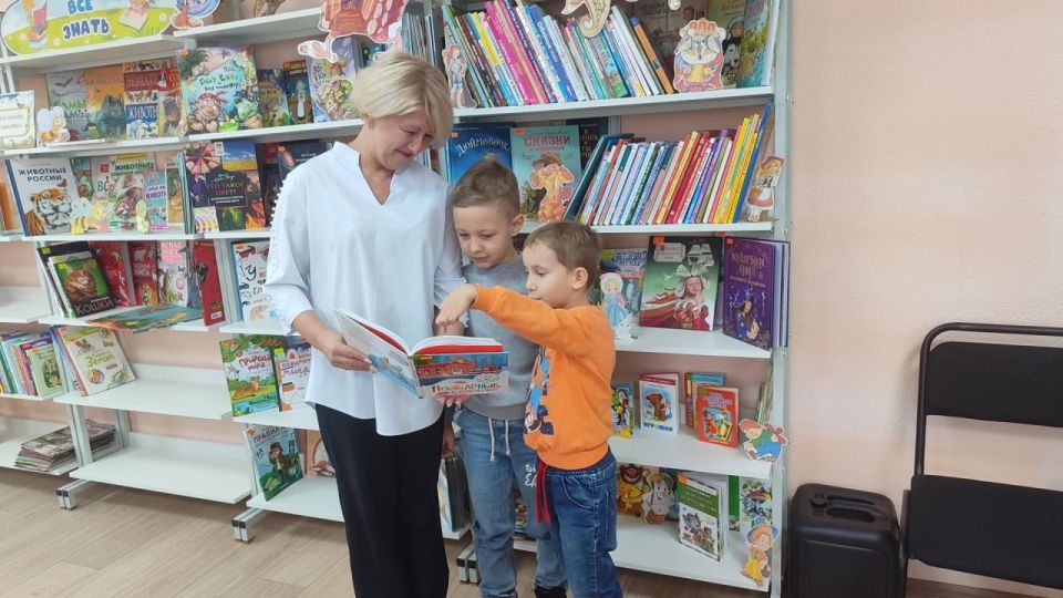 Почти 7000 книг из Алтайского края пополнили библиотеки Славяносербского округа Почти 7000 книг из Алтайского края пополнили библиотеки Славяносербского округа