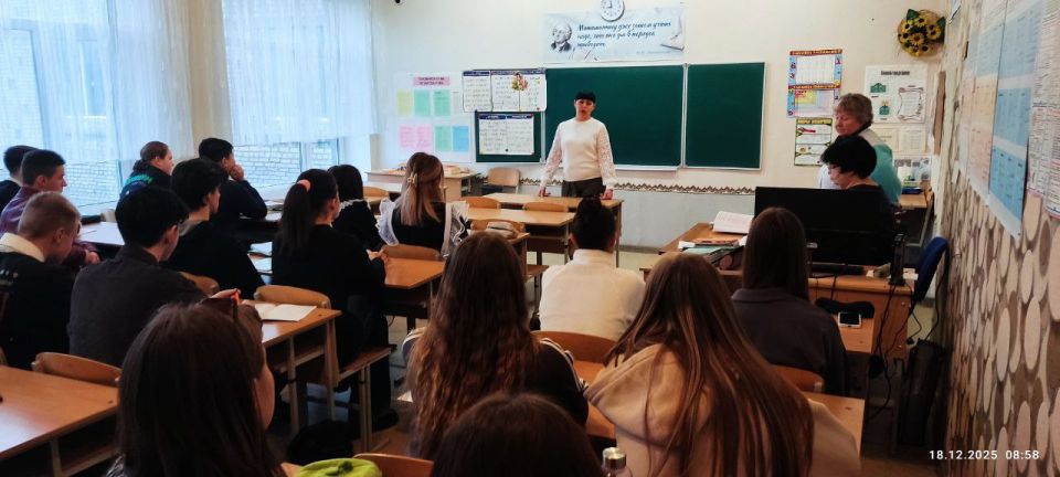 Врач "Брянковской центральной городской многопрофильной больницы "рассказала школьникам о профессии педиатра Врач "Брянковской центральной городской многопрофильной больницы "рассказала школьникам о профессии педиатра