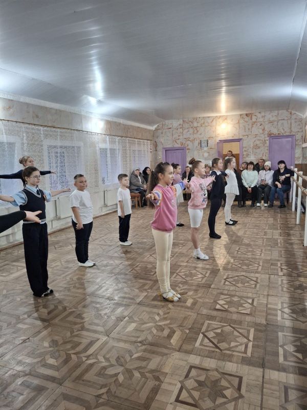 В Лутугинском доме детского и юношеского творчества провели итоговые занятия хореографических коллективов В Лутугинском доме детского и юношеского творчества провели итоговые занятия хореографических коллективов