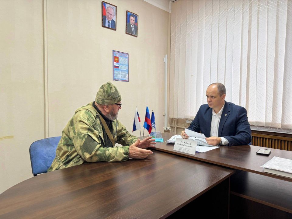 Секретарь Краснолучского местного отделения Единой России, Глава муниципалитета Сергей Соловьев провел личный прием граждан Секретарь Краснолучского местного отделения Единой России, Глава муниципалитета Сергей Соловьев провел личный прием граждан