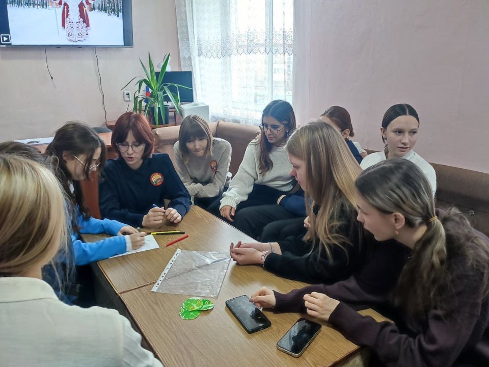 В Лутугинской районной центральной библиотеке прошёл фольклорный праздник «Весёлые посиделки на Зимнего Николу» В Лутугинской районной центральной библиотеке прошёл фольклорный праздник «Весёлые посиделки на Зимнего Николу»