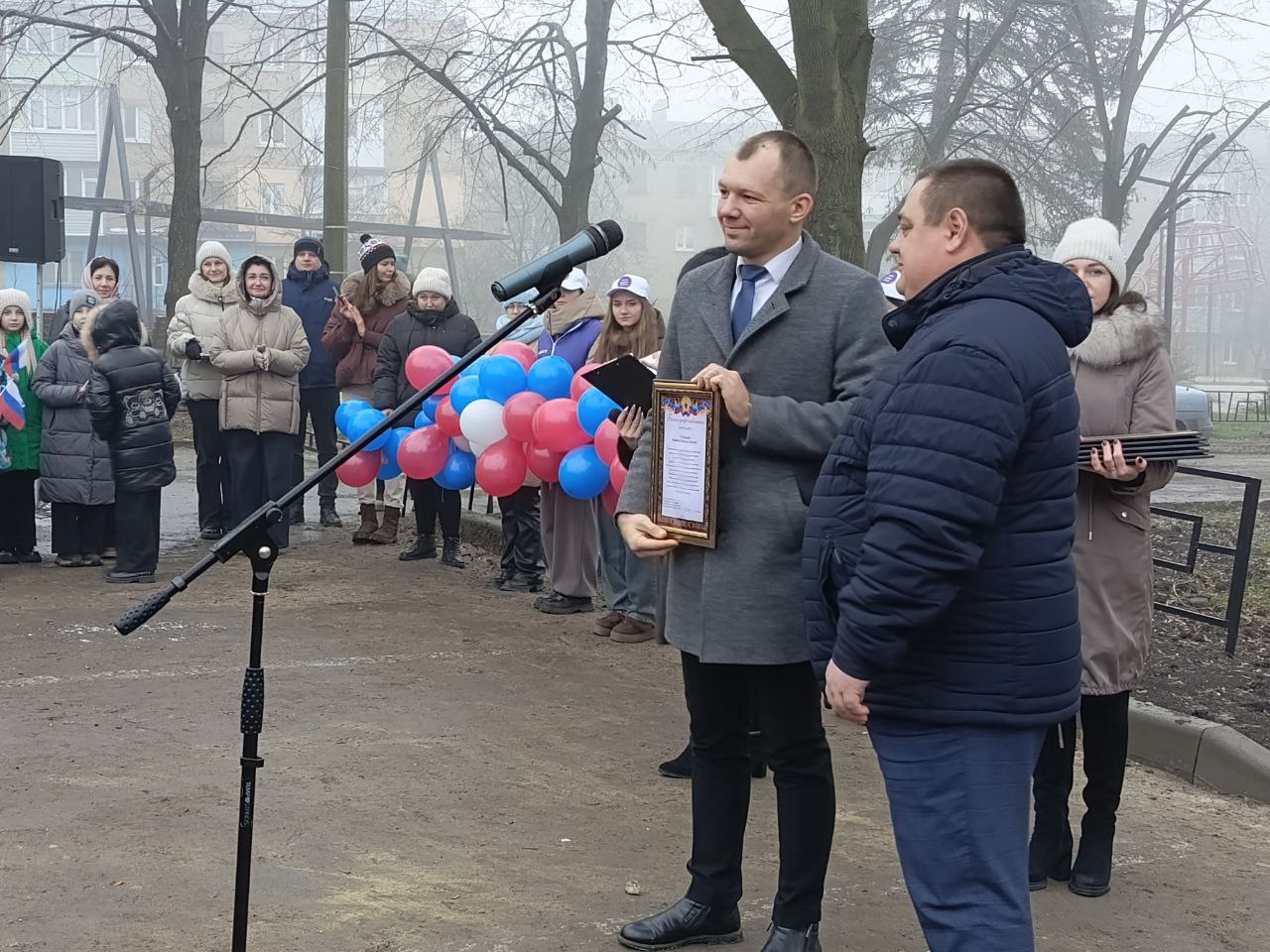 Сегодня в городе Ровеньки состоялось торжественное открытие аллеи по улице Ленина Сегодня в городе Ровеньки состоялось торжественное открытие аллеи по улице Ленина